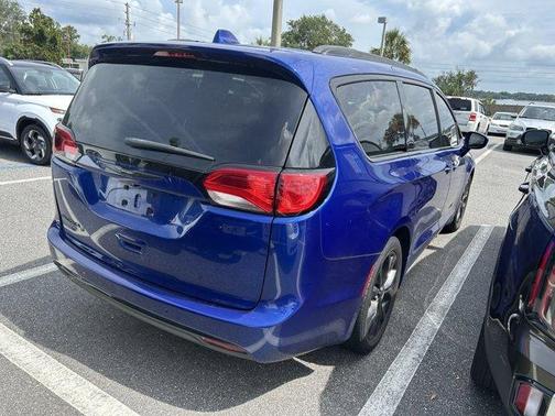 2020 Chrysler Pacifica Touring-L
