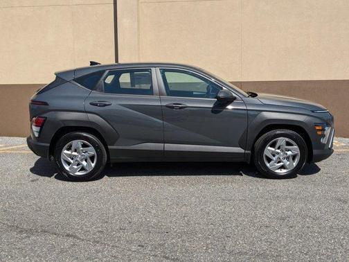 2025 Hyundai KONA SE