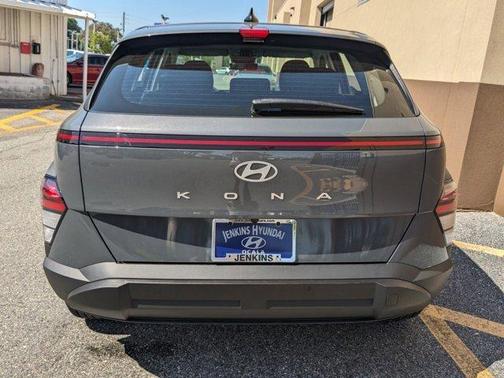 2025 Hyundai KONA SE