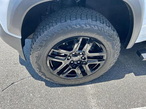 Summit White 2024 Chevrolet Colorado Trail Boss