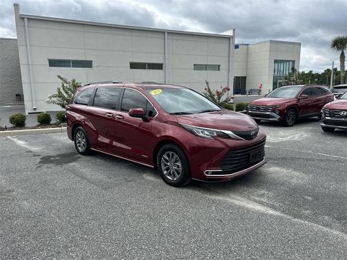 2021 Toyota Sienna XLE