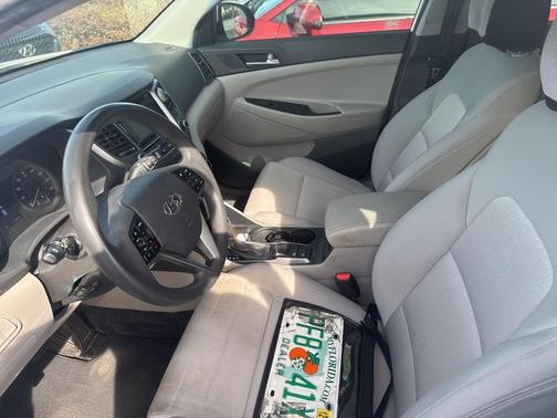 2017 Hyundai TUCSON SE