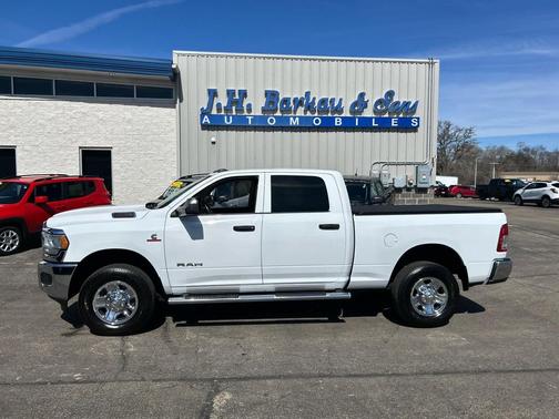 2020 RAM 3500 Tradesman Crew Cab 4x4 6'4' Box