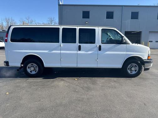 2017 Chevrolet Express 3500 LT