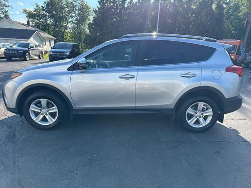 Classic Silver Metallic 2013 Toyota RAV4 XLE