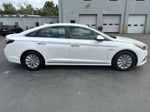 2016 Hyundai SONATA Hybrid SE