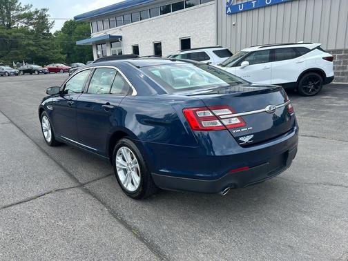 2016 Ford Taurus SE