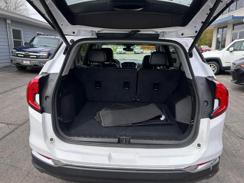 Summit White 2023 GMC Terrain SLT