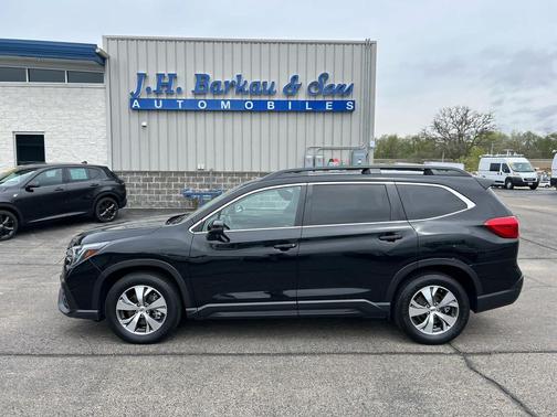Crystal Black Silica 2023 Subaru Ascent Premium 7-Passenger