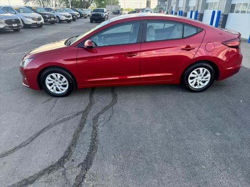 2019 Hyundai ELANTRA SE
