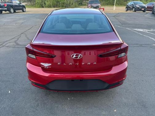 2019 Hyundai ELANTRA SE