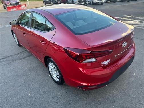 2019 Hyundai ELANTRA SE