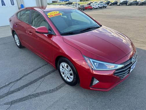 2019 Hyundai ELANTRA SE