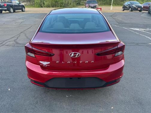 2019 Hyundai ELANTRA SE