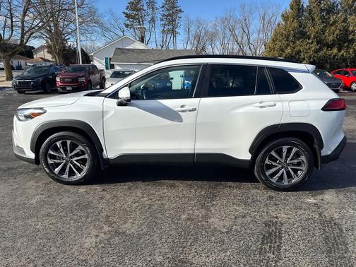 2023 Toyota Corolla Cross XLE