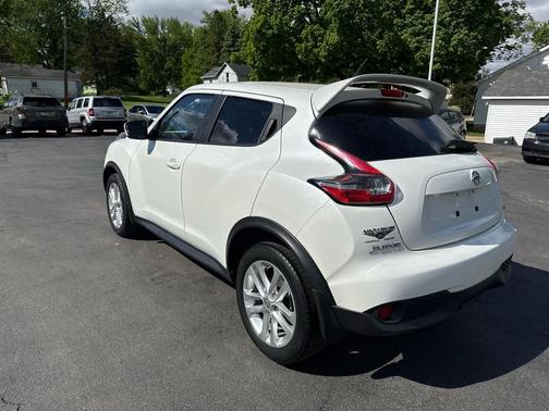 White Pearl 2015 Nissan Juke SV