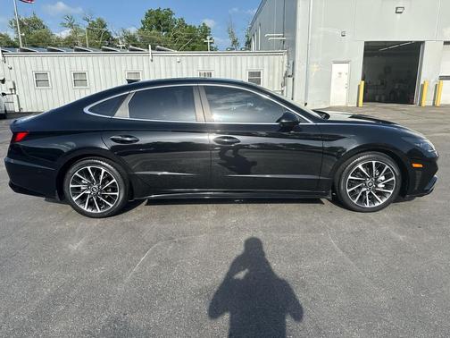 Phantom Black 2022 Hyundai SONATA Limited