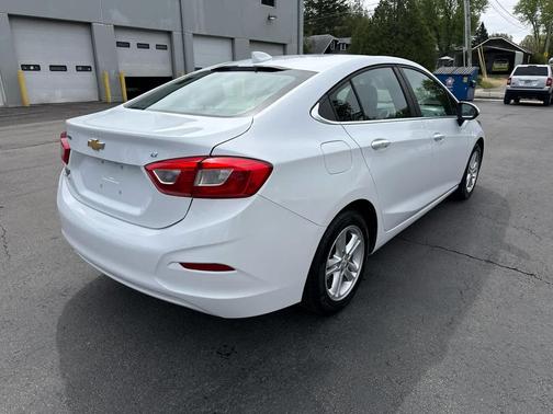 Summit White 2017 Chevrolet Cruze LT
