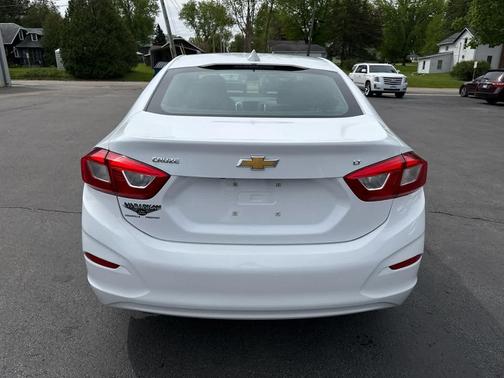 Summit White 2017 Chevrolet Cruze LT