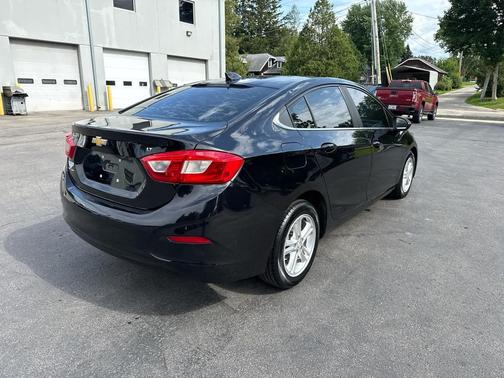Mosaic Black Metallic 2017 Chevrolet Cruze LT