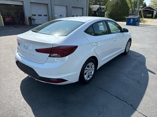 2019 Hyundai ELANTRA SE