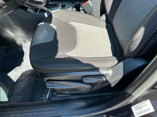 Brilliant Black Crystal Pearlcoat 2016 Jeep Cherokee Sport