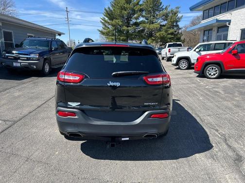 Brilliant Black Crystal Pearlcoat 2016 Jeep Cherokee Sport