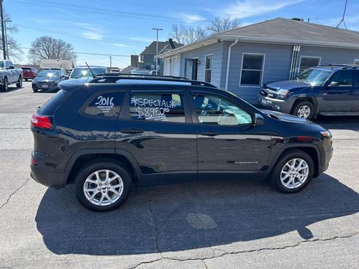 Brilliant Black Crystal Pearlcoat 2016 Jeep Cherokee Sport