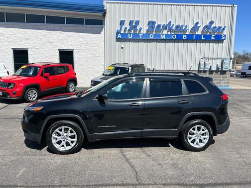 Brilliant Black Crystal Pearlcoat 2016 Jeep Cherokee Sport