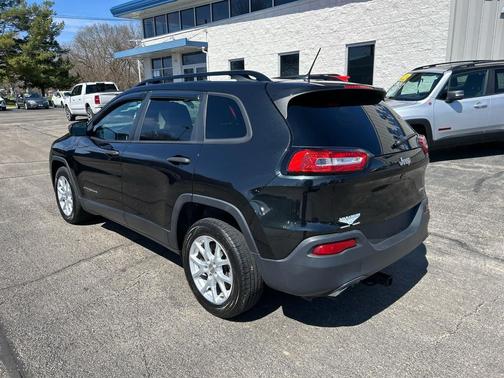Brilliant Black Crystal Pearlcoat 2016 Jeep Cherokee Sport