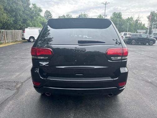 Brilliant Black Crystal Pearlcoat 2015 Jeep Grand Cherokee Altitude