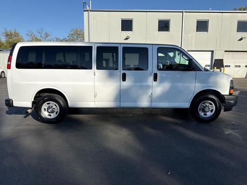 2017 Chevrolet Express 3500 LT