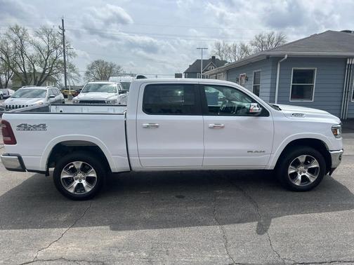 Bright White Clearcoat 2022 RAM 1500 Laramie