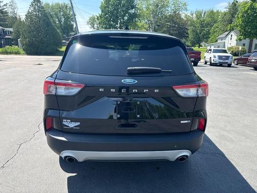 Agate Black Metallic 2020 Ford Escape SE