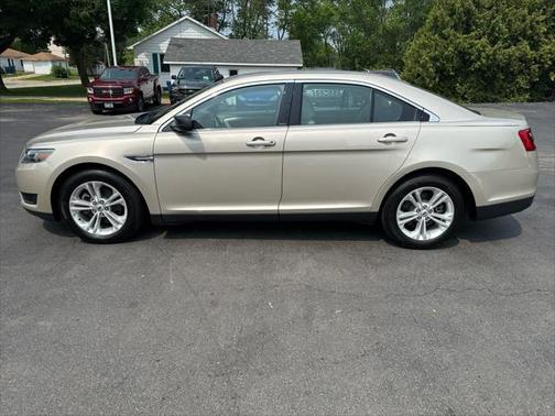 2017 Ford Taurus SE