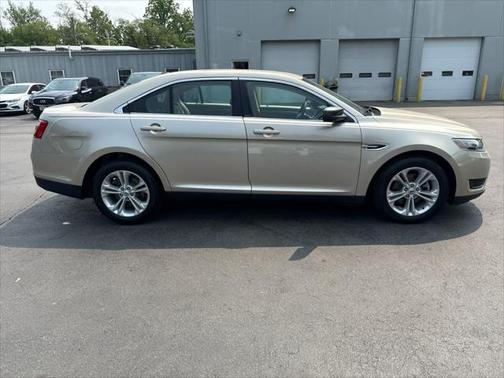 2017 Ford Taurus SE