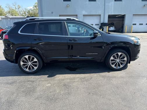 2019 Jeep Cherokee Overland