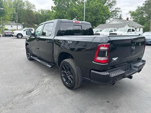 Diamond Black Crystal Pearlcoat 2024 RAM 1500 Laramie