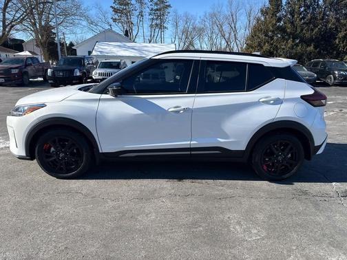 2024 Nissan Kicks SR