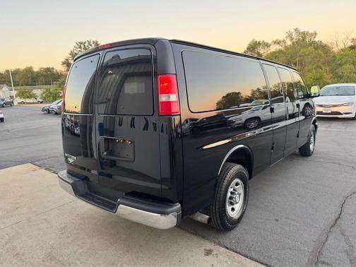 2017 Chevrolet Express 3500 LT