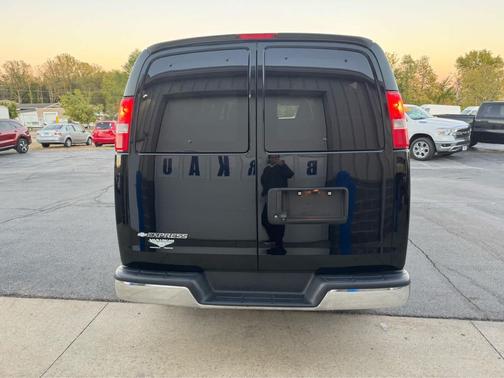 2017 Chevrolet Express 3500 LT