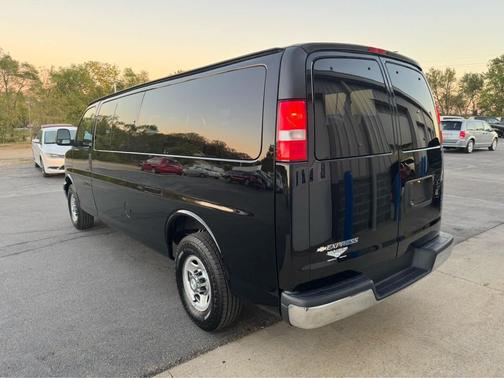 2017 Chevrolet Express 3500 LT