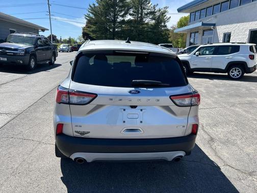 Ingot Silver Metallic 2020 Ford Escape SE