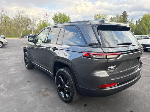 Baltic Gray Metallic Clearcoat 2024 Jeep Grand Cherokee Limited