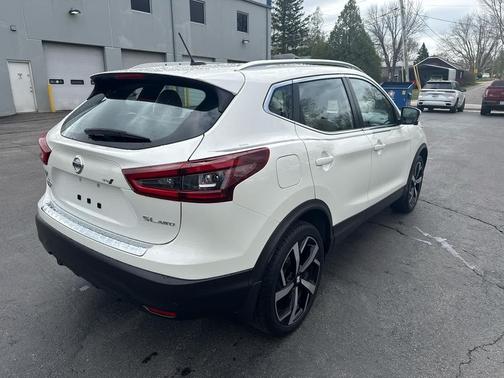 2022 Nissan Rogue Sport SL