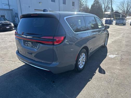 2023 Chrysler Pacifica Touring