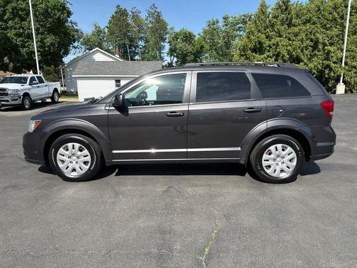 Granite Pearlcoat 2019 Dodge Journey SE