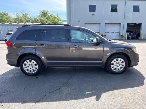 Granite Pearlcoat 2019 Dodge Journey SE