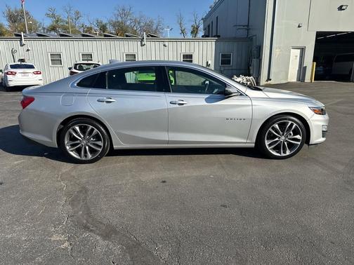 Silver Ice Metallic 2021 Chevrolet Malibu FWD LT