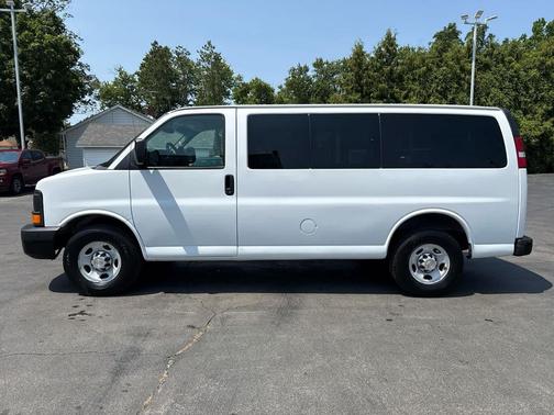 Summit White 2012 Chevrolet Express 2500 LT